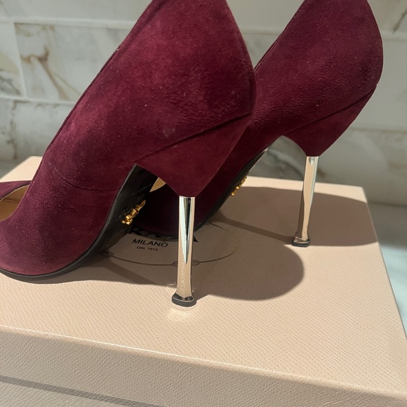 Authentic PRADA Burgundy Suede Heels EU38 (7.5 US) Preloved.Box/bag included - Picture 5 of 7